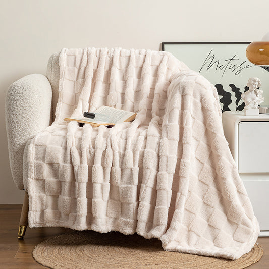 Plaid jacquard cocooning blanc crème posé sur canapé slow living